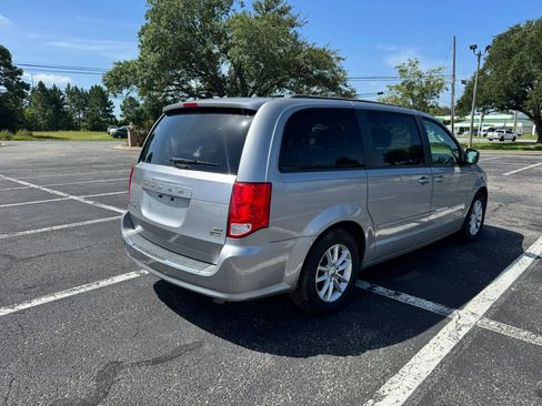 Used 2016 Dodge Grand Caravan SXT FWD image 5