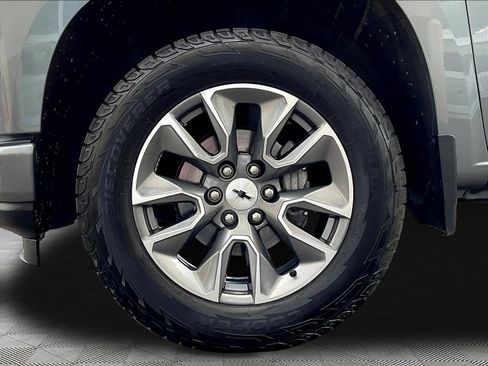 Used 2020 Chevrolet Silverado 1500 RST w/ RST Value Package AWD/4WD image 32