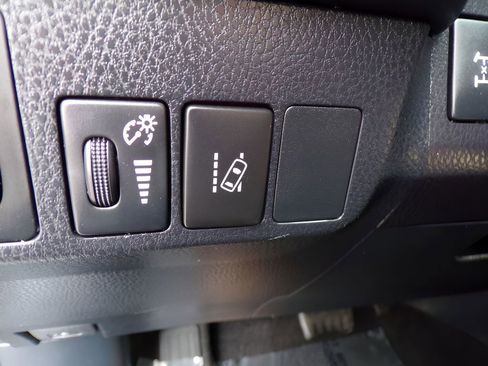 Used 2018 Toyota RAV4 LE image 20