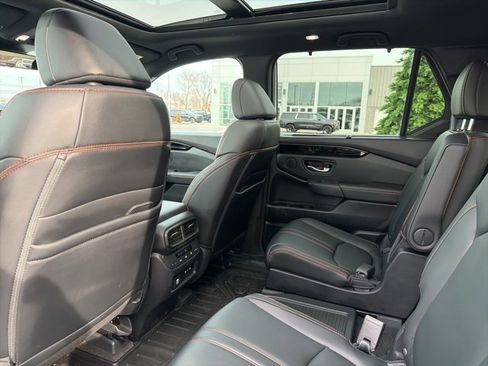Used 2025 Honda Pilot TrailSport image 41