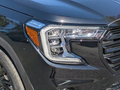 Used 2023 GMC Terrain SLT w/ Elevation Edition FWD image 10
