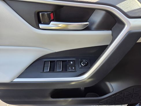 Certified 2021 Toyota RAV4 XLE Premium image 25