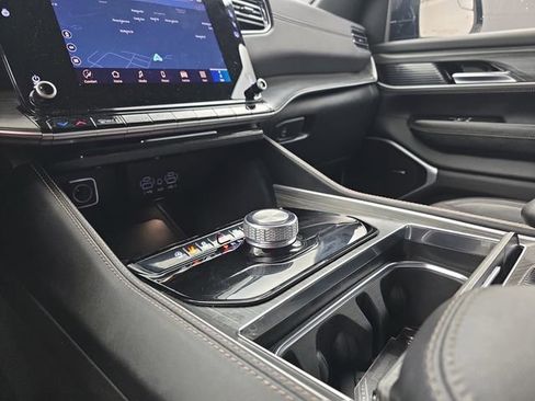 Used 2024 Jeep Wagoneer Series II w/ Flexible Seating Group image 36