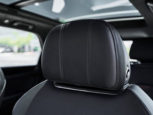 Used 2021 Bentley Bentayga AWD/4WD image 44