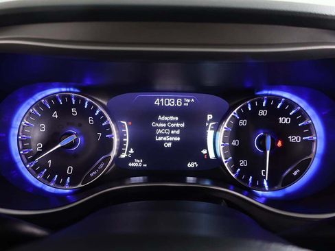 Used 2023 Chrysler Pacifica Touring-L FWD image 37