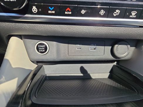 Certified 2023 Nissan Rogue SL w/ SL Premium Package FWD image 32