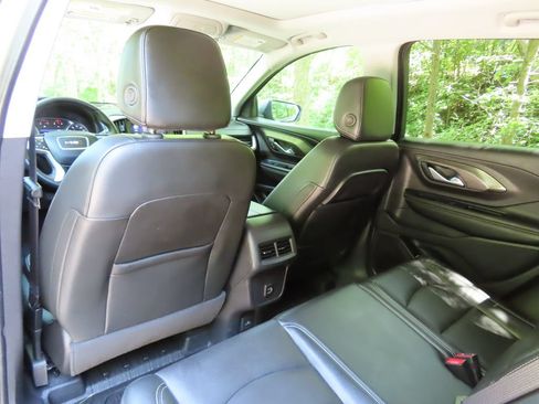 Used 2024 GMC Terrain SLT w/ Infotainment Package II AWD/4WD image 29