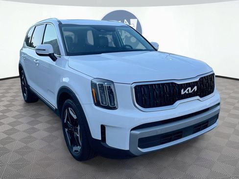 Certified 2023 Kia Telluride EX w/ EX Captain's Chair Package FWD image 3