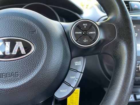 Used 2019 Kia Soul + image 6