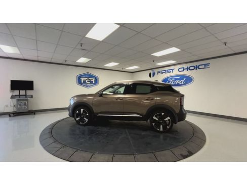 Used 2025 Nissan Kicks SR w/ SR Premium Package AWD/4WD image 7