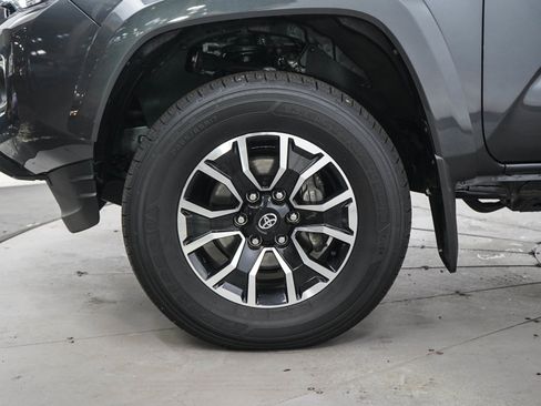 Used 2022 Toyota Tacoma TRD Sport AWD/4WD image 28