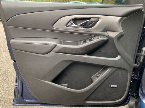 Used 2022 Chevrolet Traverse LT w/ LT Premium Package image 13