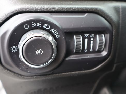 Used 2018 Jeep Wrangler Unlimited Sport S image 21