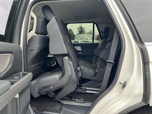 Used 2025 Ford Expedition Active image 43