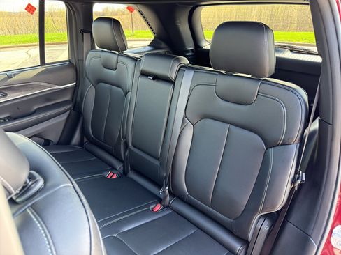 Used 2024 Jeep Grand Cherokee Limited w/ Luxury Tech Group II AWD/4WD image 39