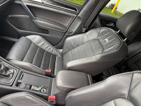 Used 2018 Volkswagen Golf R 4-Door image 16