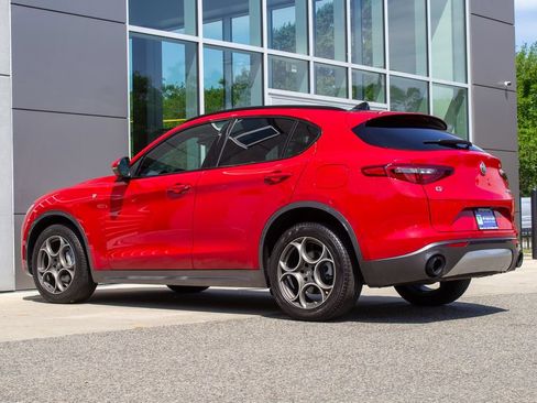 Used 2023 Alfa Romeo Stelvio Ti AWD/4WD image 8