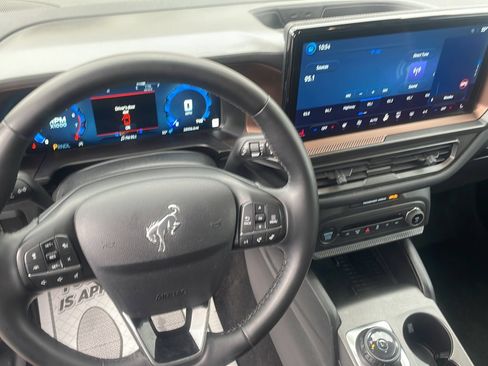Certified 2025 Ford Bronco Sport Outer Banks w/ Outer Banks Tech Package+ AWD/4WD image 19