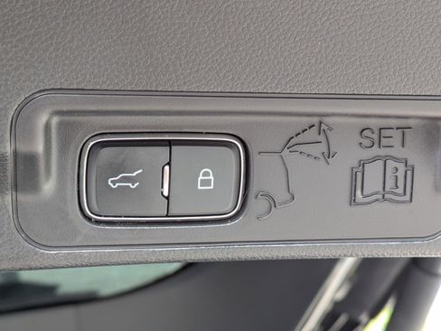 Used 2021 Ford Explorer XLT RWD image 10