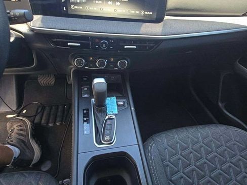 Used 2025 Nissan Kicks SV AWD/4WD image 9