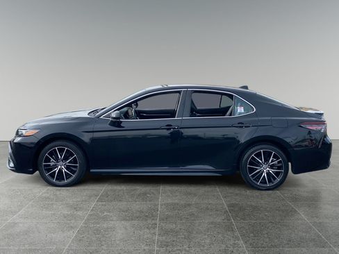 Used 2024 Toyota Camry SE FWD image 2