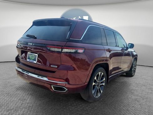 Used 2024 Jeep Grand Cherokee Overland w/ Luxury Tech Group IV AWD/4WD image 4