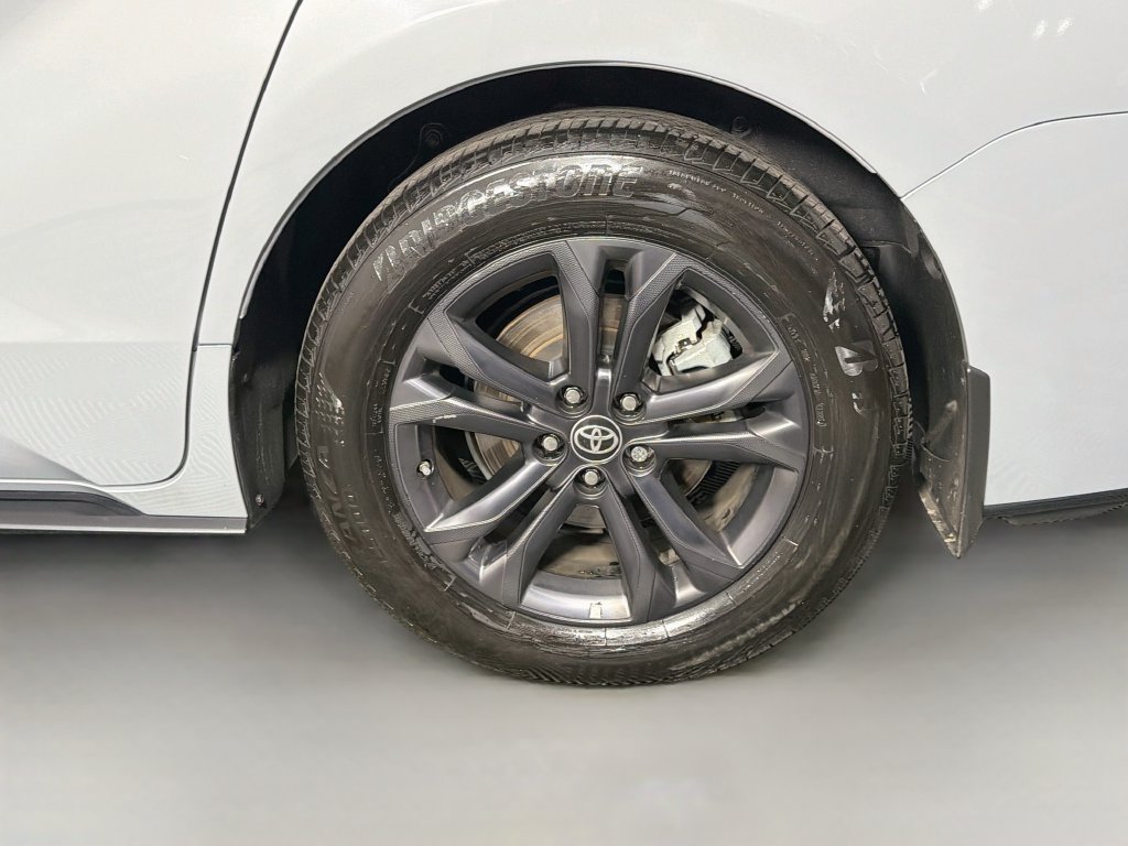 Used 2025 Toyota Sienna XSE w/ XSE Premium Package AWD/4WD image 33