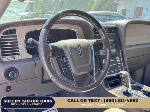 Used 2017 Lincoln Navigator L Select image 9