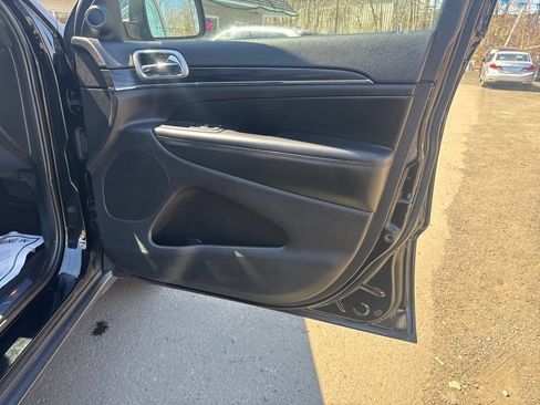 Used 2019 Jeep Grand Cherokee Limited AWD/4WD image 39