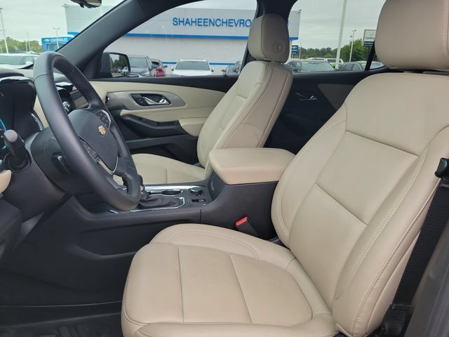 Used 2023 Chevrolet Traverse LT w/ LT Premium Package AWD/4WD image 5
