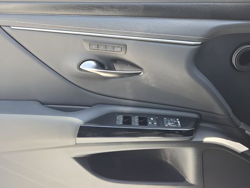 Certified 2025 Lexus ES 350 w/ Accessory Package (Z2) FWD image 30