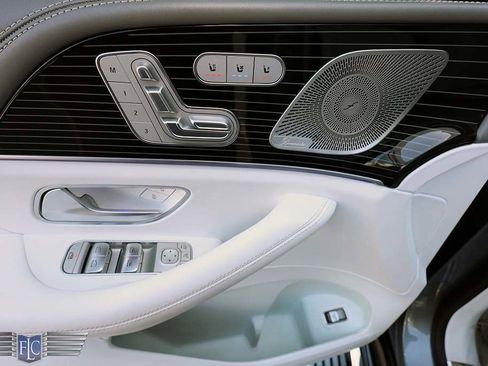 Used 2023 Mercedes-Benz Maybach GLS 600 4MATIC image 17