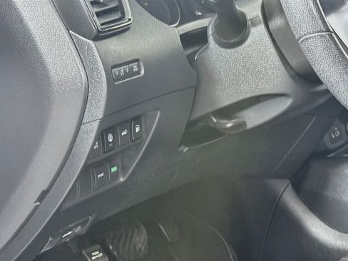 Used 2019 Nissan Rogue SV FWD image 17