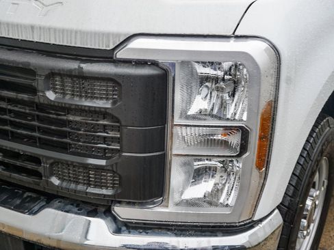 New 2024 Ford F250 XL w/ XL Chrome Package image 5