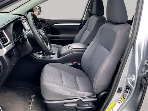 Used 2016 Toyota Highlander LE FWD image 8