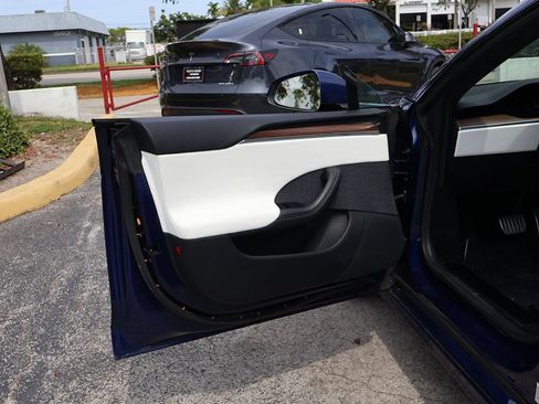 Used 2023 Tesla Model S AWD/4WD image 26