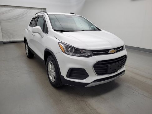 Used 2020 Chevrolet Trax LT w/ LT Convenience Package AWD/4WD image 13