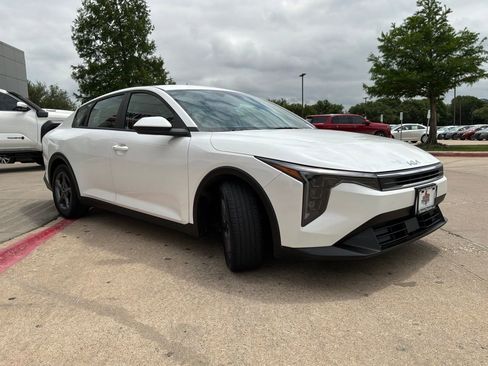 Used 2025 Kia K4 LXS image 4