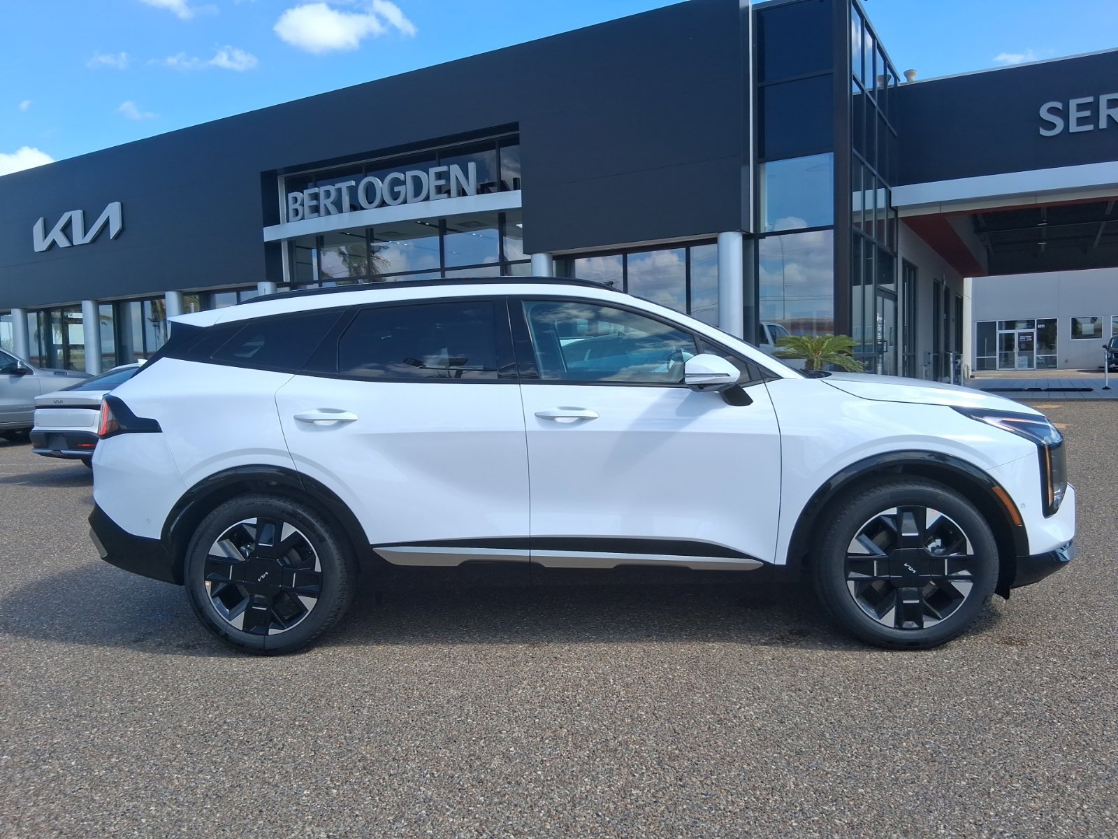 New 2026 Kia Sportage SX FWD image 3
