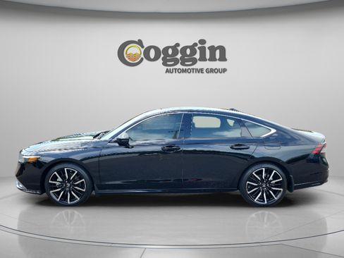 Used 2024 Honda Accord Touring image 2