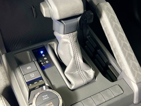 New 2026 Toyota 4Runner SR5 AWD/4WD image 25
