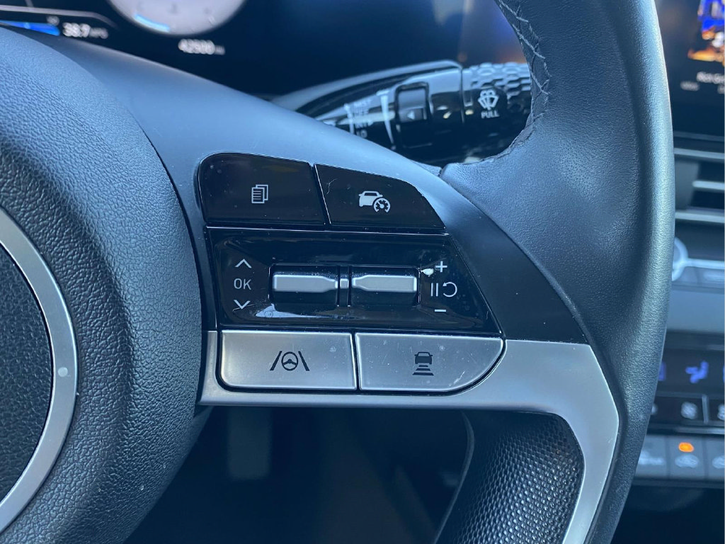 Used 2025 Hyundai Elantra SEL FWD image 21