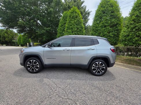 Used 2022 Jeep Compass Limited AWD/4WD image 2