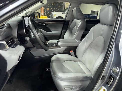 Used 2023 Toyota Highlander Limited AWD/4WD image 15