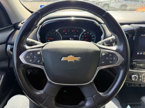 Used 2021 Chevrolet Traverse LT FWD image 18