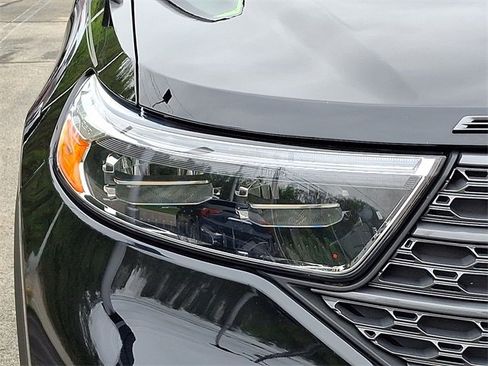 Used 2023 Ford Explorer XLT w/ Equipment Group 202A AWD/4WD image 9