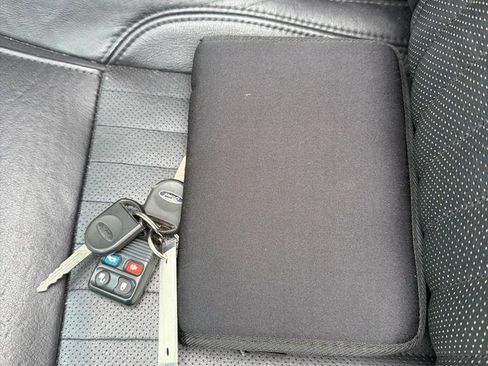 Used 2005 Ford Thunderbird RWD image 22