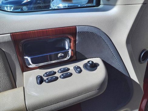 Used 2006 Ford F150 Lariat image 10