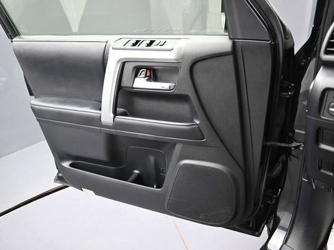 Used 2023 Toyota 4Runner SR5 Premium w/ Moonroof Package AWD/4WD image 10