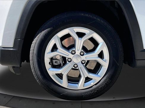 Used 2024 Jeep Compass Latitude AWD/4WD image 31